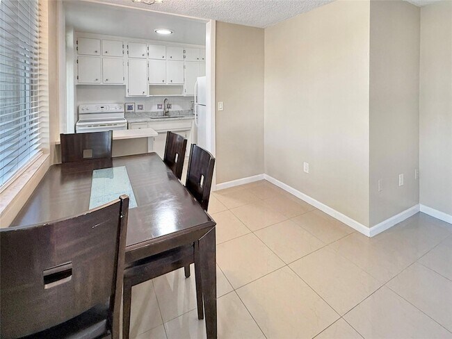 Foto del edificio - 2400 NE 9th St