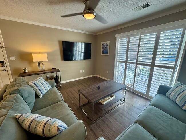 Building Photo - Myrtle Beach - 1 Bedroom / 1 Bathroom Furn...