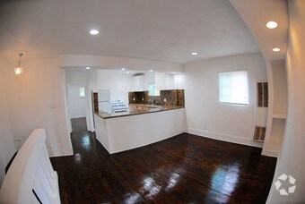 Primary Photo - 1202 N Harper Ave