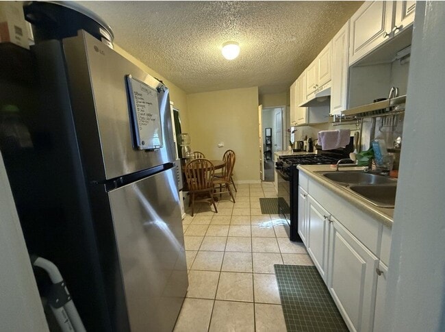 Building Photo - FOR RENT!! AVAILABLE 12/20/2025