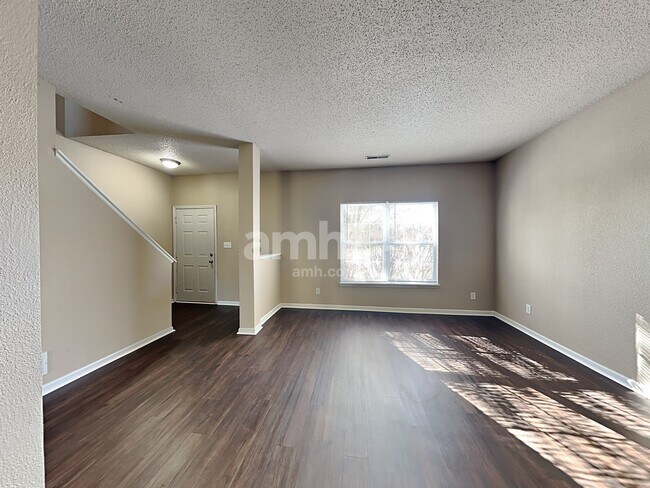 Foto del edificio - 1336 Round Lake Road