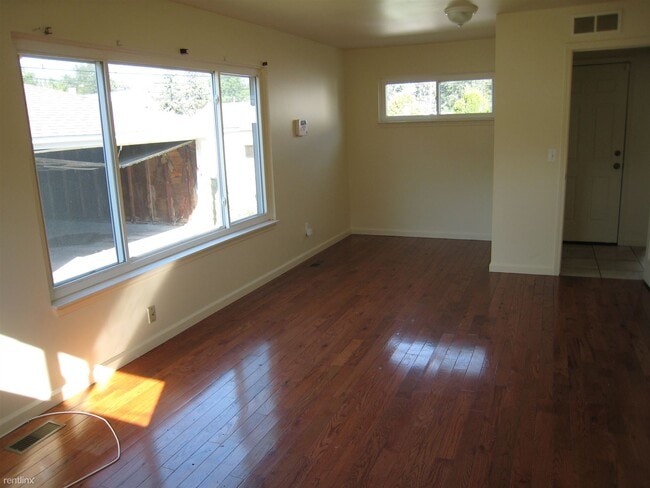 Building Photo - 3 br, 1 bath House - 12873 Prospect Ave