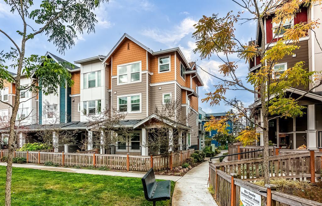 Foto principal - West Seattle Townhome - 3 bedrooms + den