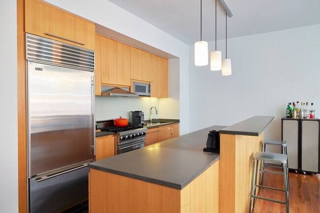 Building Photo - 505 Greenwich St