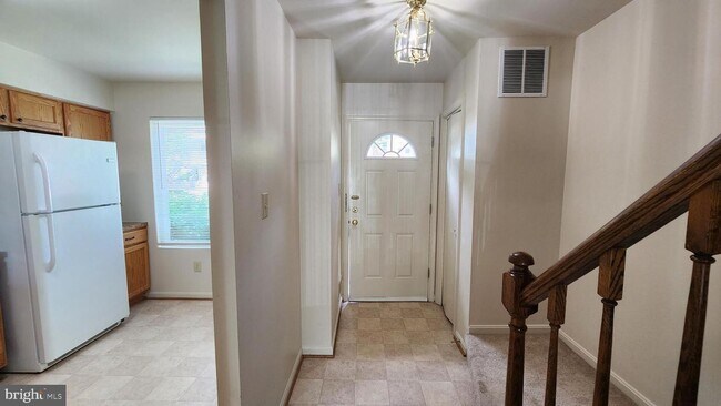Foto del edificio - Arlington Townhouse With Attached Garage!