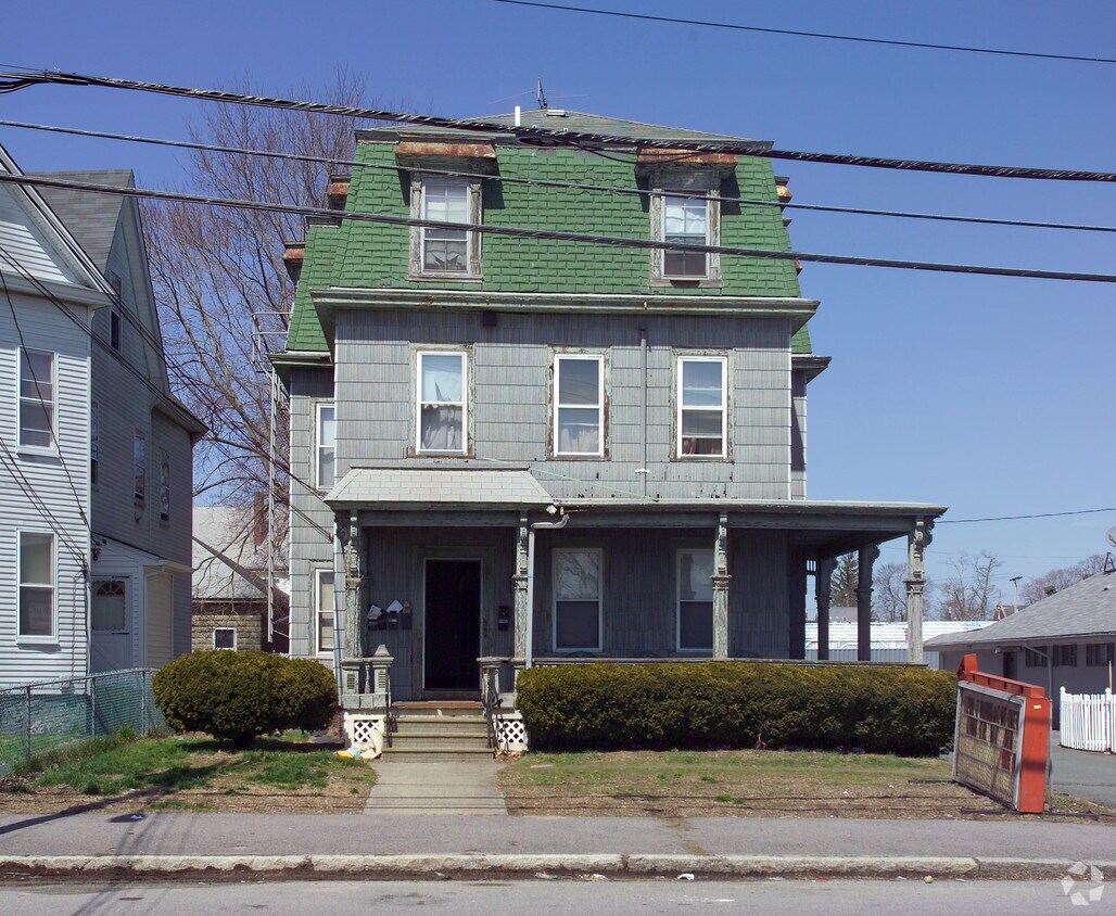 17 W Britannia St, Taunton, MA 02780 Apartments in Taunton, MA