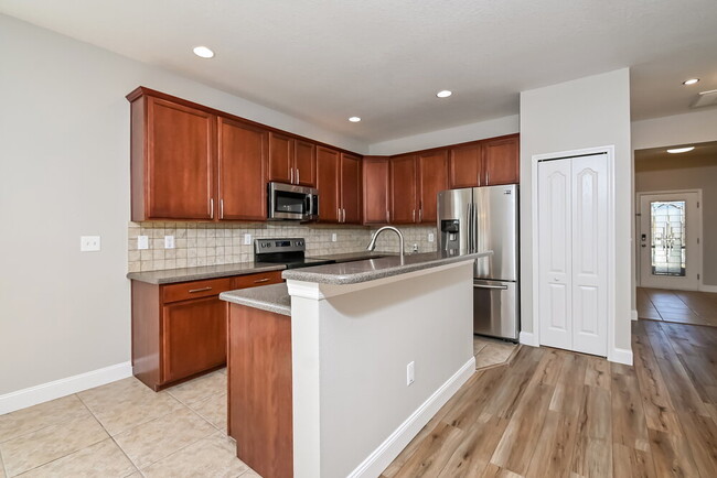 Building Photo - 568 Vista Ridge Dr