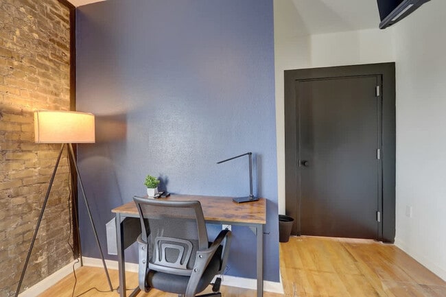 Foto del edificio - 1925 N Prospect Ave