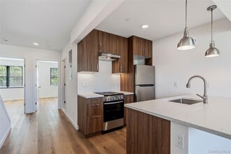 Building Photo - 62-45 60th Pl