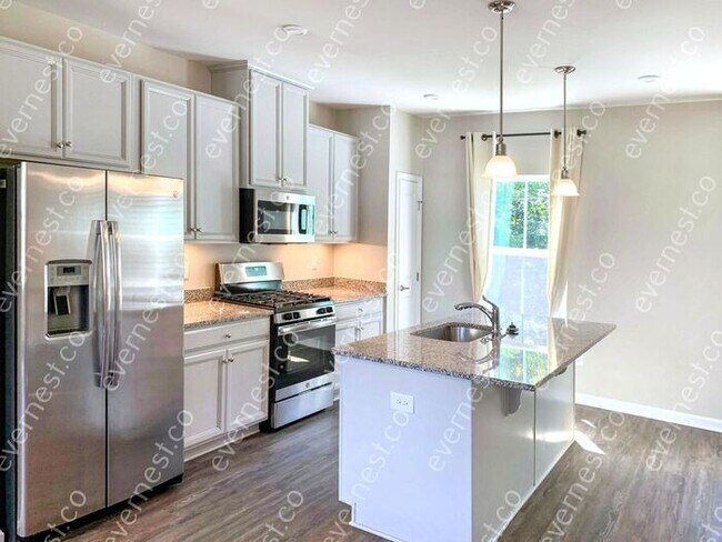 Foto del edificio - Gorgeous 3-Bedroom Townhouse with Modern C...
