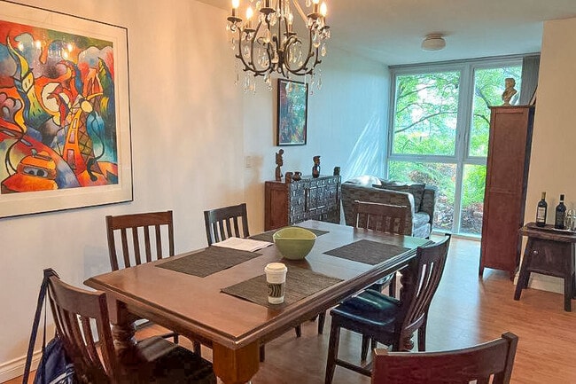 Photo du bâtiment - 1388 Homer St