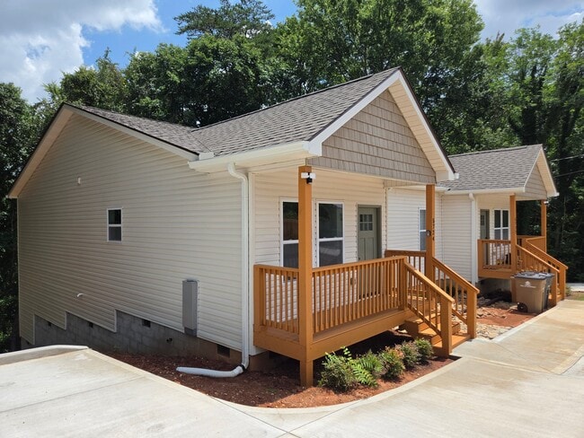 Building Photo - 5724 Wallwood Rd