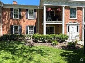 Building Photo - 550 Shorely Dr