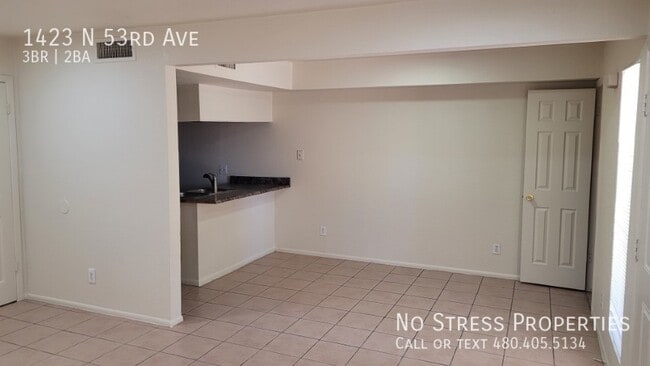 Building Photo - 3 Bed Town Home off 53rd Ave and McDowell