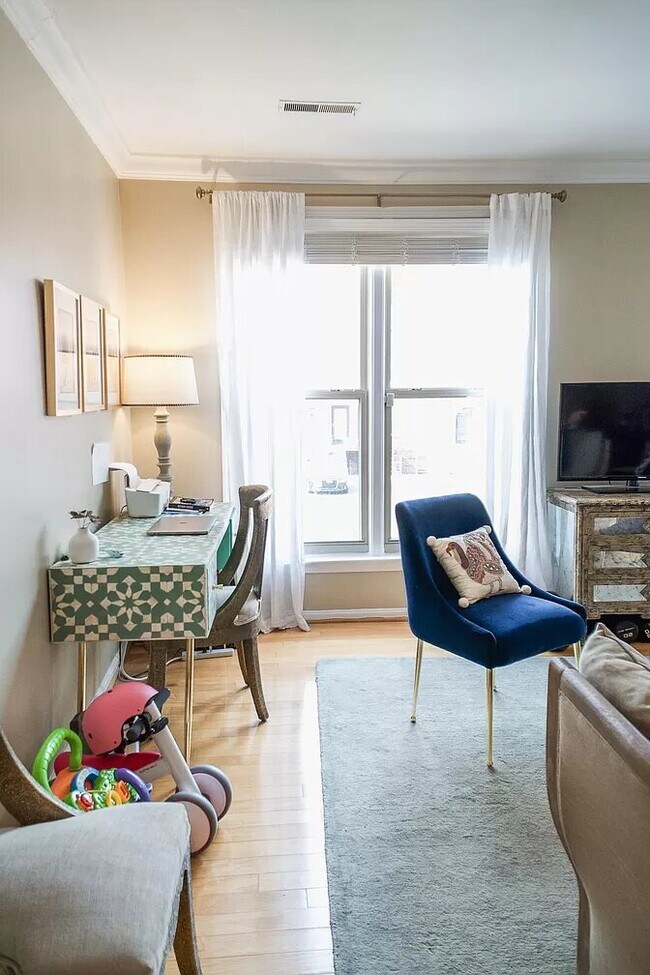 Foto del edificio - 1450 E Capitol St SE