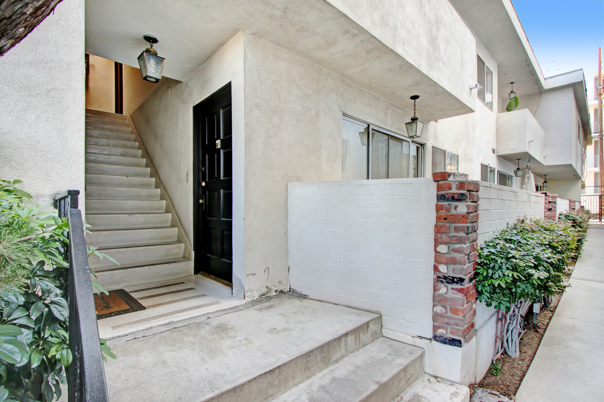 Building Photo - 1306 Armacost Ave in prime West LA!  Steps...