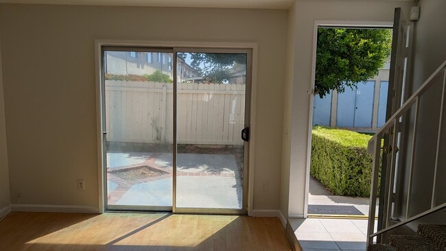 Frontroom patio door and entry - 10125 De Soto Ave