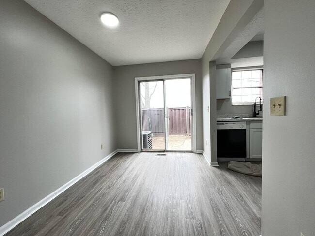 Foto del edificio - 5372 Portland St