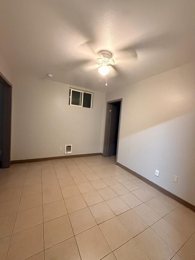 Foto del edificio - 118 E 3rd St