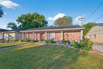 Building Photo - 11826 Oceanview St