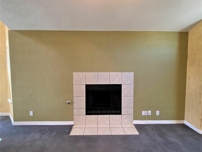 Building Photo - 12374 Paseo Lindo Dr