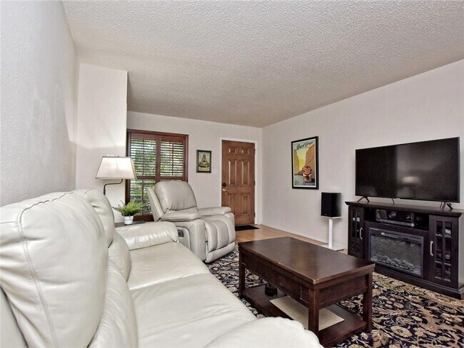 Foto del edificio - 7801 Shoal Creek Blvd