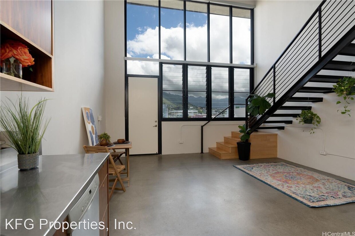Primary Photo - 3 br, 2 bath House - 917 Hauoli St #601