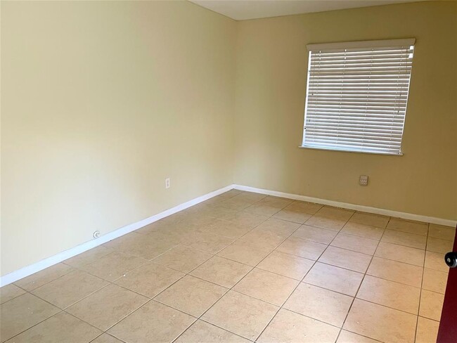 Building Photo - 9811 Shadydale Ln