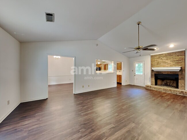 Building Photo - 140 Wayside Drive