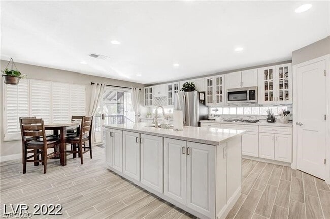 Building Photo - 7 Old Lake Cir