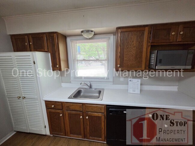 Foto del edificio - Adorable 2 Bedroom, 1 Bathroom, 1 Car Garage House in Independence!