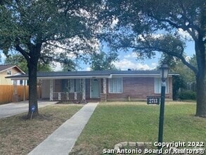 Building Photo - 2713 W Mistletoe Ave