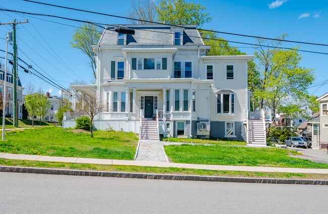 Lado de la casa en Lincoln Avenue - 229 Miller Ave