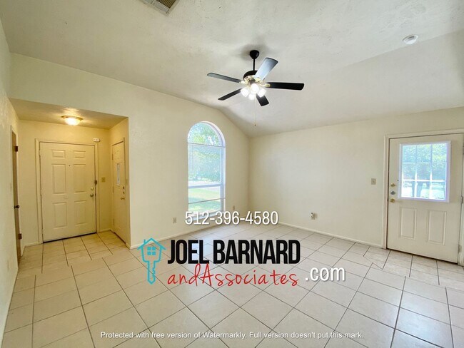 Foto del edificio - Available August 9: 3 Bedroom, 2 Bath Stan...