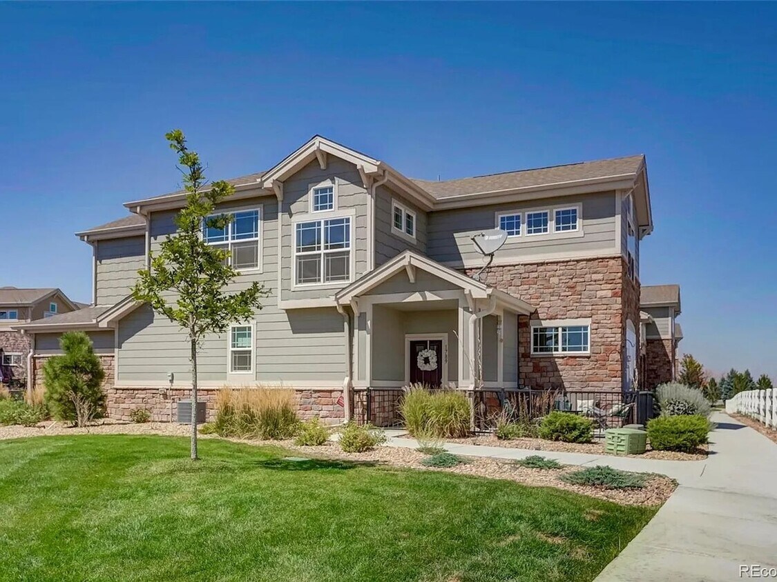 Primary Photo - Charming 3BR Townhome in Aurora