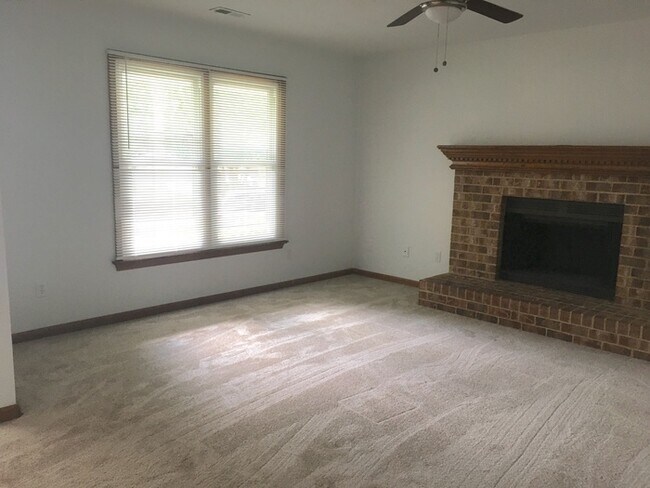 Foto del edificio - **Beautiful Ranch Home in Etheridge Manor**