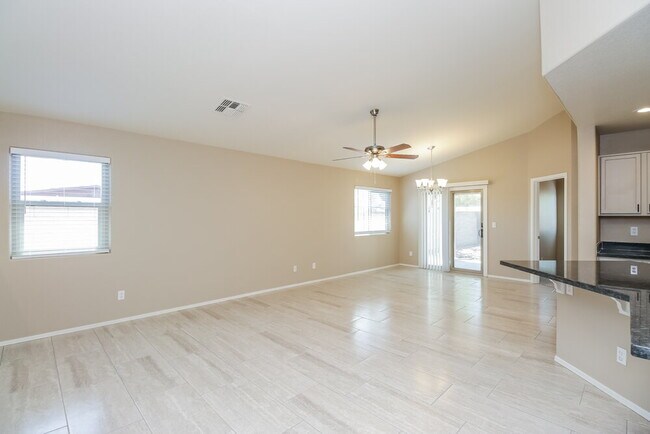 Building Photo - 10441 E Bonnell St