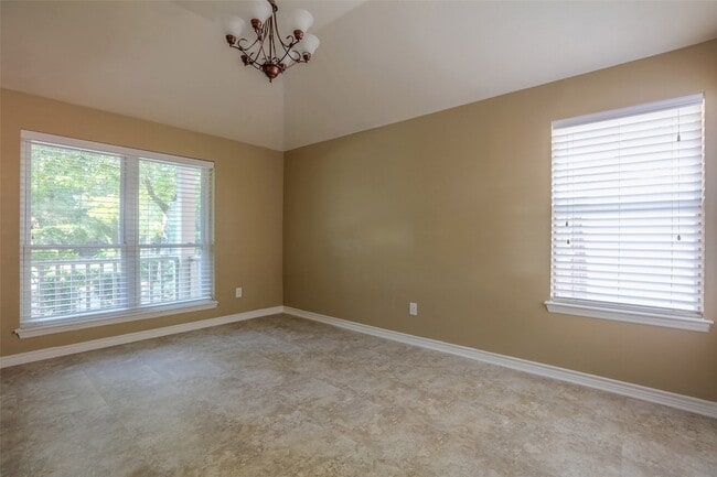 Building Photo - 131 Avonlea Dr