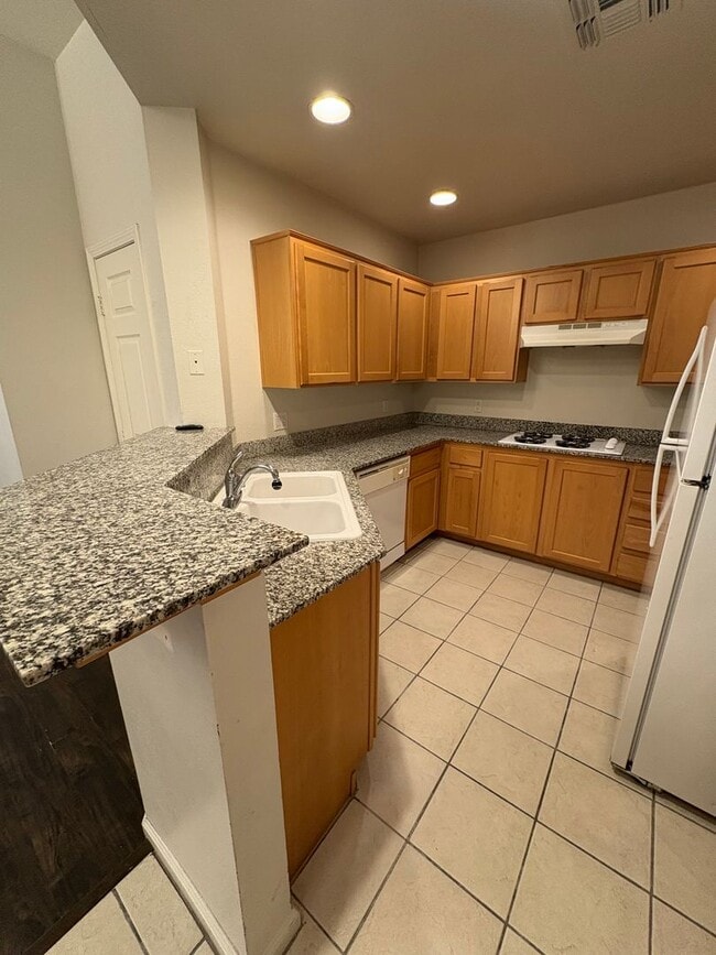 Foto del edificio - Amazing unfurnished 2 bedroom condo at Par...