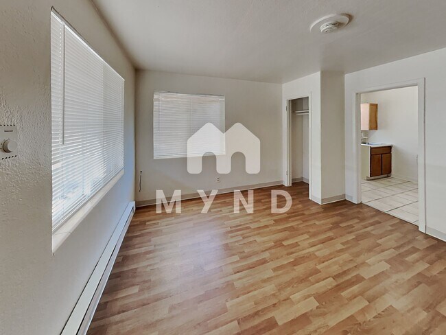 Foto del edificio - 2795 E 4th St Apt 1