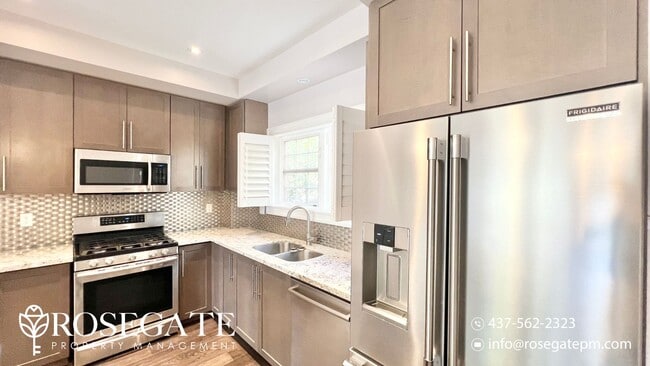 Building Photo - Spacious 3-Bedroom, 3-Bath Freehold Townho...