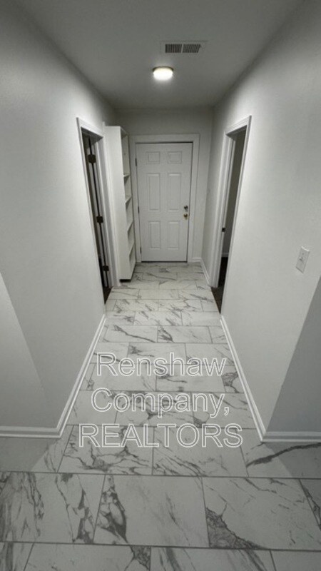 Foto del edificio - 1099 S Highland St