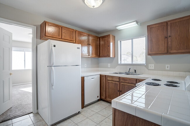 Colonial-Village-Apartments-Lincolnton-NC-Kitchen - Colonial Village
