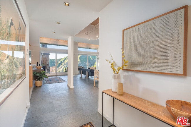 Foto del edificio - 16798 Charmel Ln