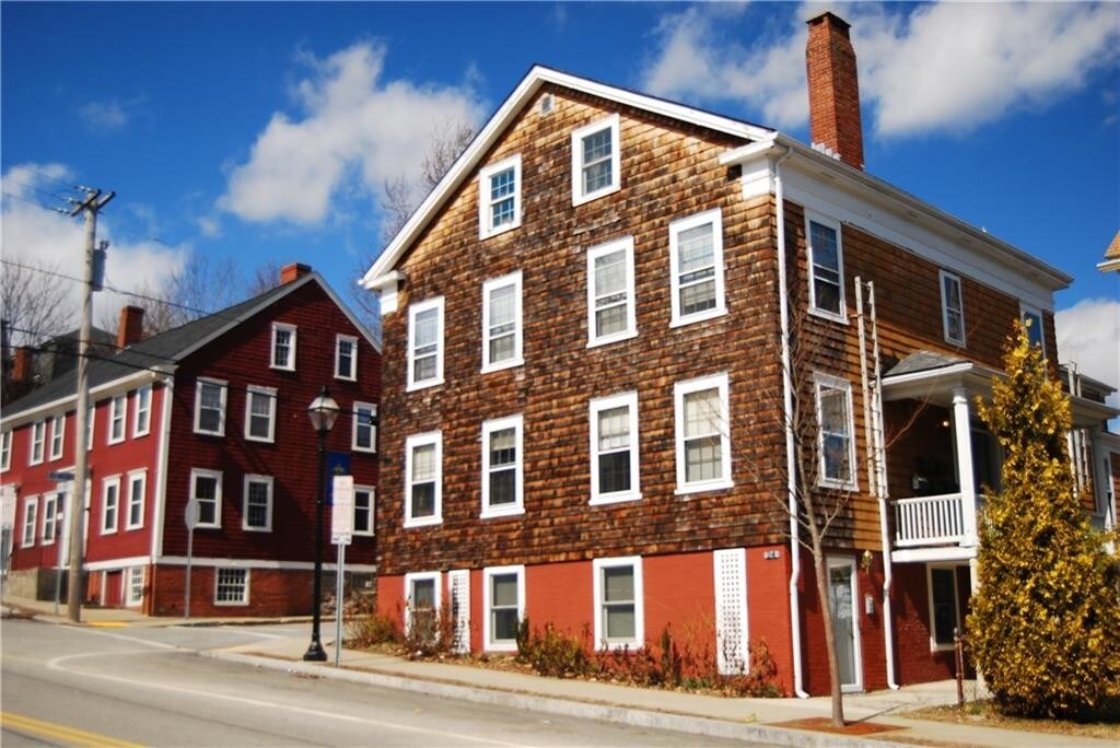 24 King St Unit Basement, East Greenwich, RI 02818 Room for Rent in