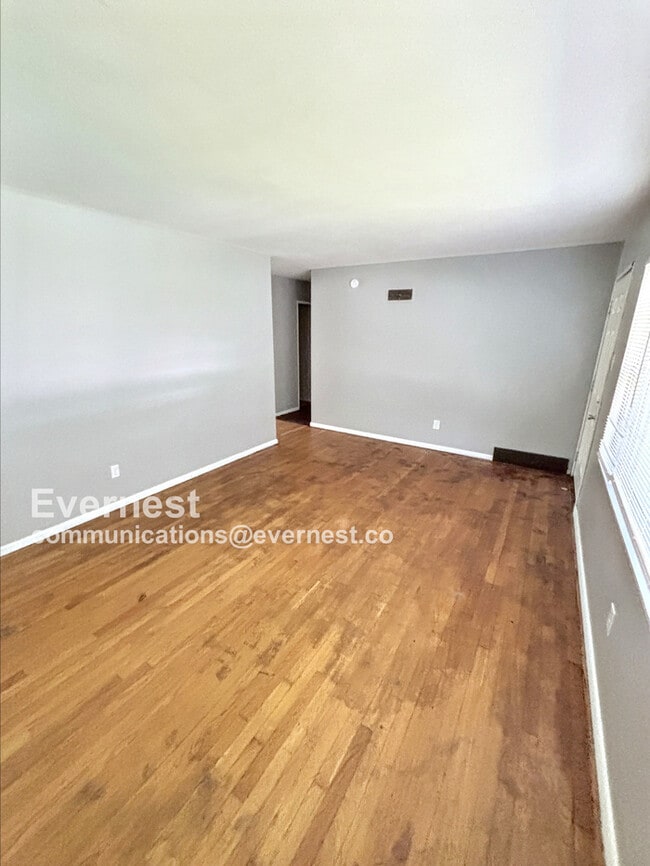 Building Photo - 9732 Glen Owen Dr