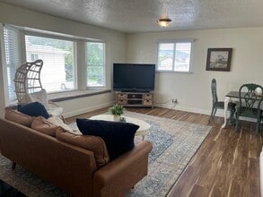 Building Photo - 770 W 350 N