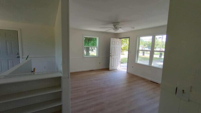 Foto del edificio - 3095 White Oak Rd