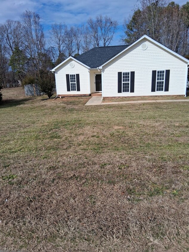 Primary Photo - 3 Bedroom Home Near Wingate University