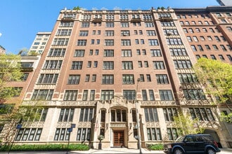 Building Photo - 220 E Walton Pl
